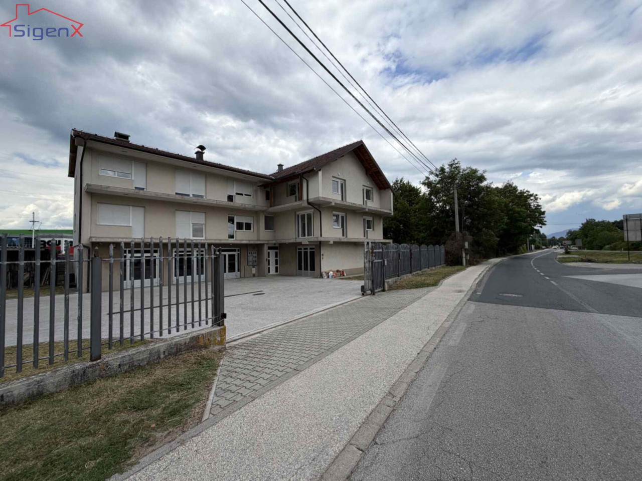Višenamjenski Poslovni prostor 250m2/Ilidža/ Veliki Parking/ Novo 10