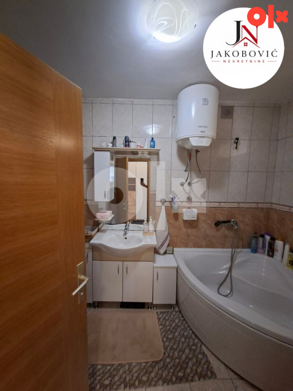 Trosoban stan 72 m2 centar Brčkog 13