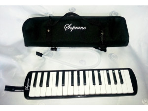 Soprano Melodika 32K crna boja sa torbom (XD-M32B)