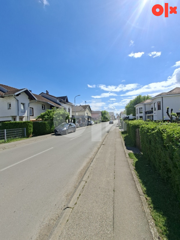 Kuća u centru Laktaša, višespratnica 2