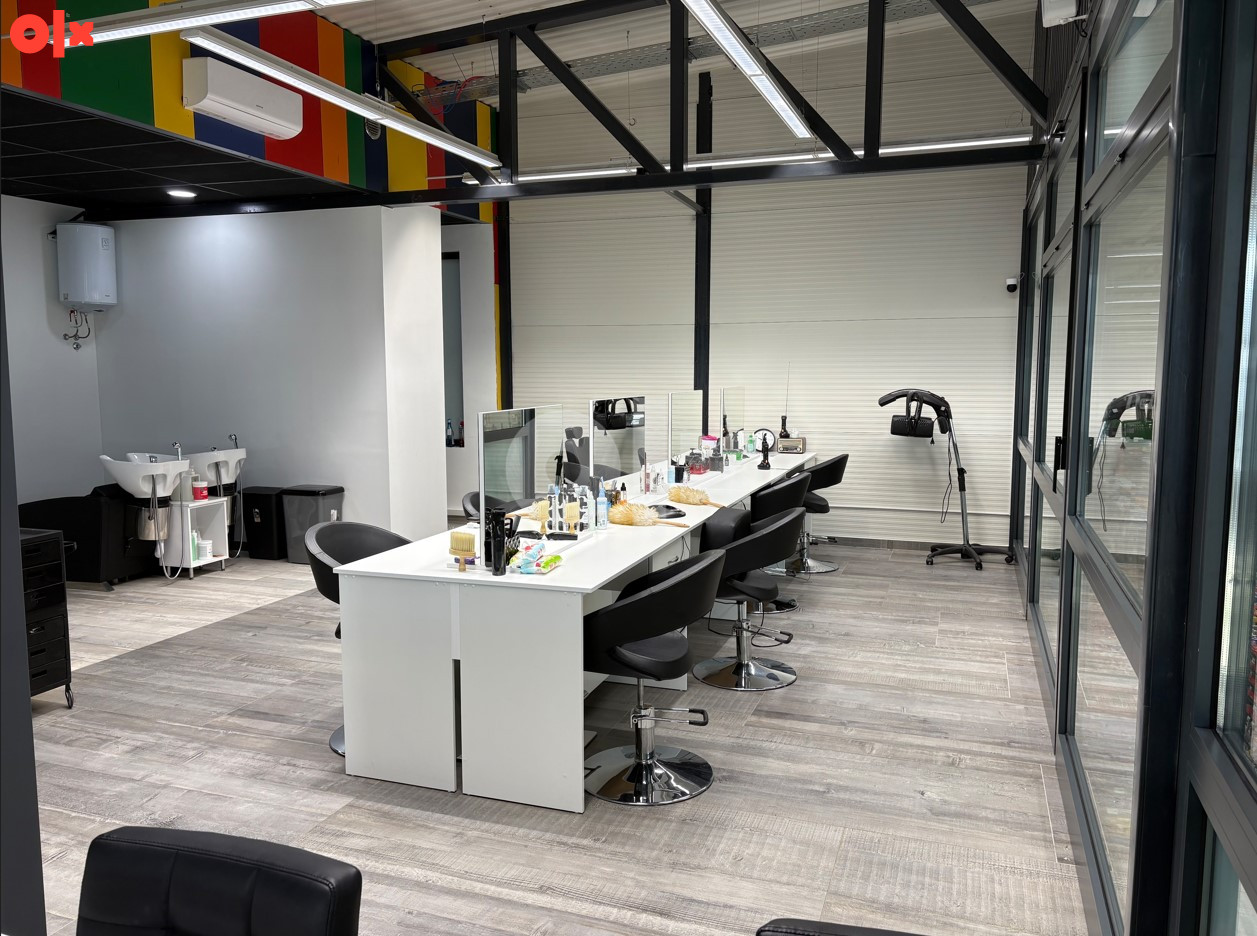 Frizerski Salon / Poslovni prostor 69,5m2 1500 + PDV 7