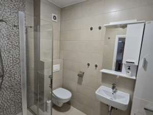Stan Pale, strogi centar, 52m2,visoko prizemlje,nov,polunamješen photo 2
