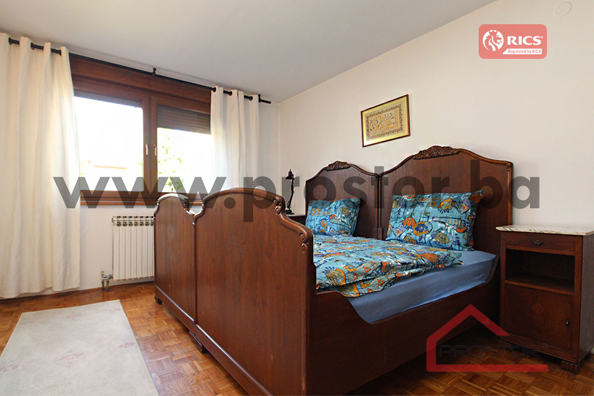 PROSTOR izdaje: Kuća sa garažom i baštom, Aerodromsko naselje 12