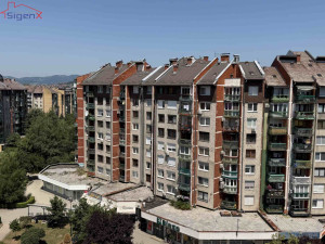 NOVO ADAPTIRAN/Trosoban stan/ Vojničko polje/ 77m2 / balkon