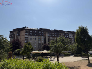 NOVO ADAPTIRAN/Trosoban stan/ Vojničko polje/ 77m2 / balkon