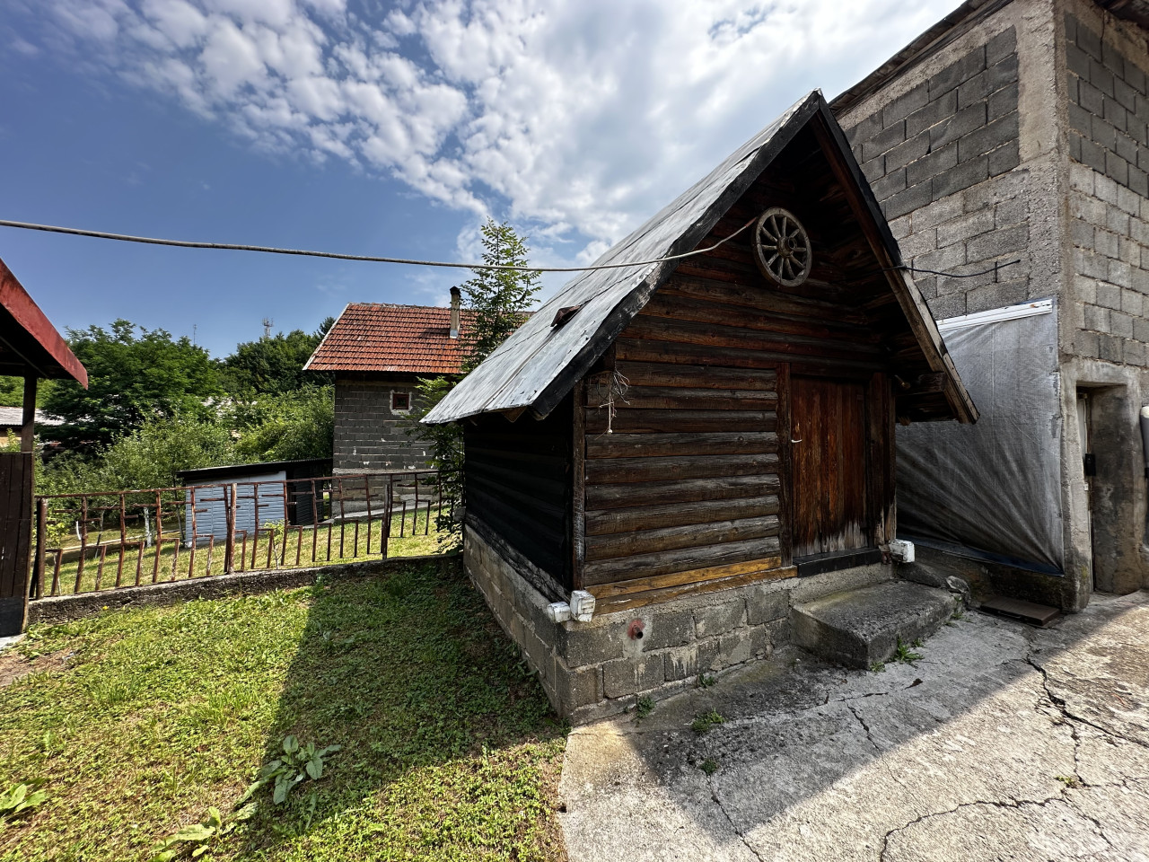 Sigenx prodaje/Zemljište/Kuća/ Istočno Sarajevo - Prikaz 3