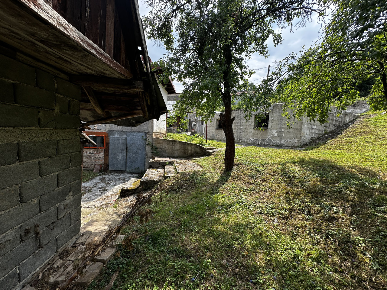 Sigenx prodaje/Zemljište/Kuća/ Istočno Sarajevo - Više