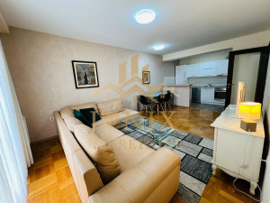 Najam dvosoban stan i garažno mjesto CENTAR Banja Luka 52m2