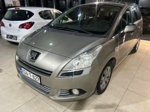 PEUGEOT 5008 1.6 HDI , 2011 GOD, REGISTROVAN, NAVI