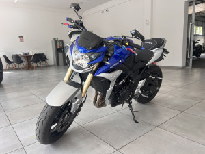 SUZUKI GSR750