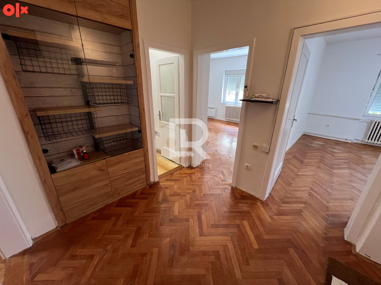 Iznajmljuje se poslovni prostor 75 m2, Centar 3