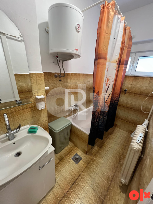Iznajmljuje se poslovni prostor 75 m2, Centar 5