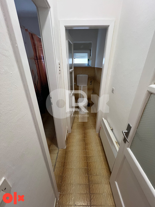 Iznajmljuje se poslovni prostor 75 m2, Centar 7