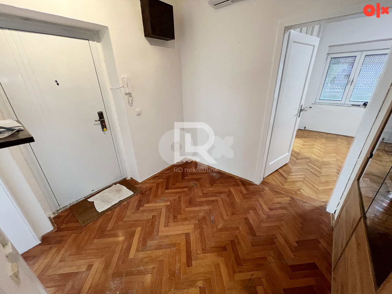 Iznajmljuje se poslovni prostor 75 m2, Centar 10