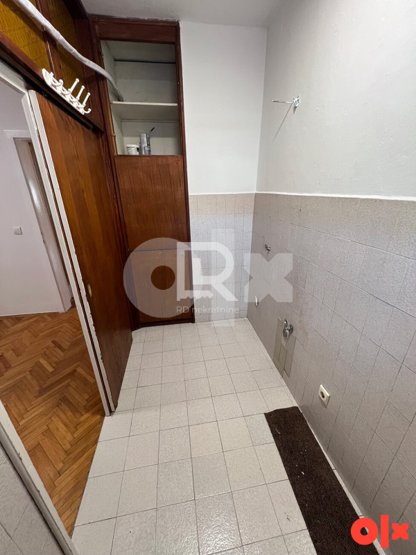 Iznajmljuje se poslovni prostor 75 m2, Centar 11