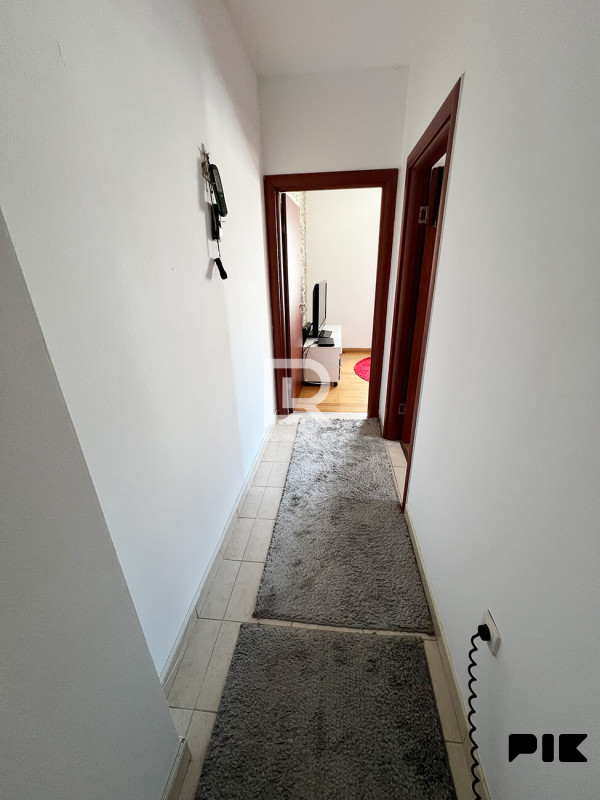 Na prodaju poslovni apartman, 45 m2, ulica Mladena Stojanovića 2