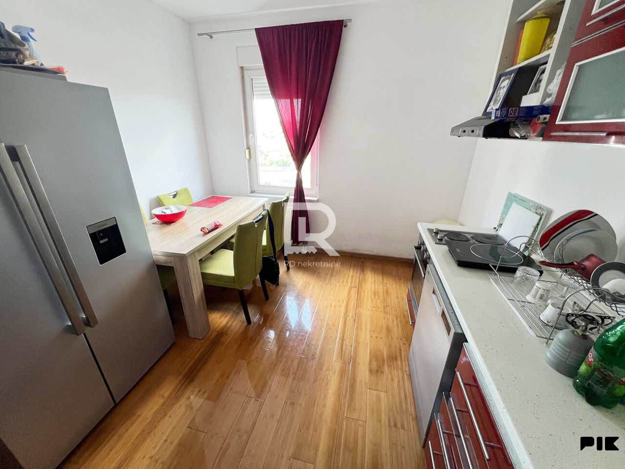 Na prodaju poslovni apartman, 45 m2, ulica Mladena Stojanovića 3