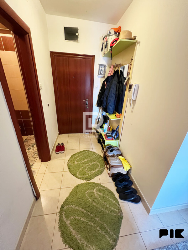 Na prodaju poslovni apartman, 45 m2, ulica Mladena Stojanovića 6