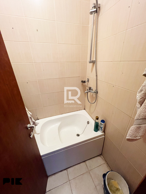 Na prodaju poslovni apartman, 45 m2, ulica Mladena Stojanovića 7