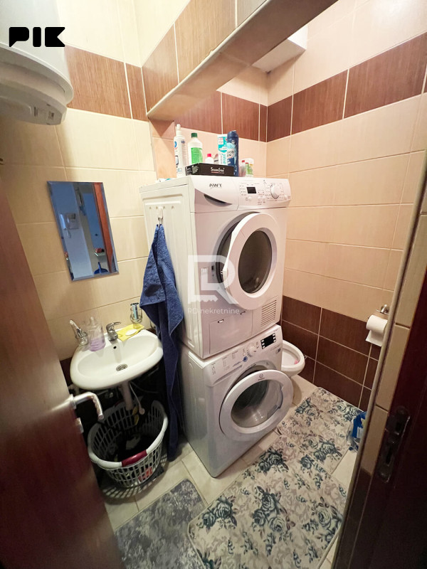 Na prodaju poslovni apartman, 45 m2, ulica Mladena Stojanovića 8