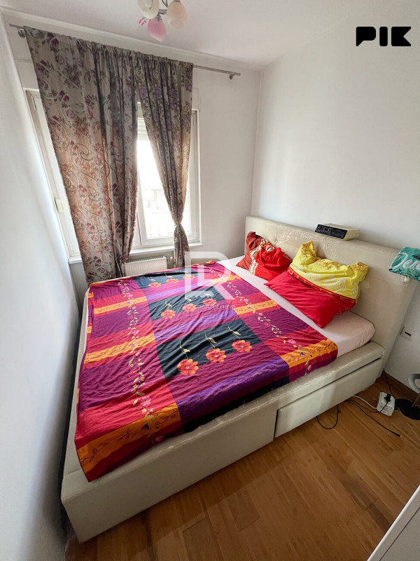 Na prodaju poslovni apartman, 45 m2, ulica Mladena Stojanovića 10