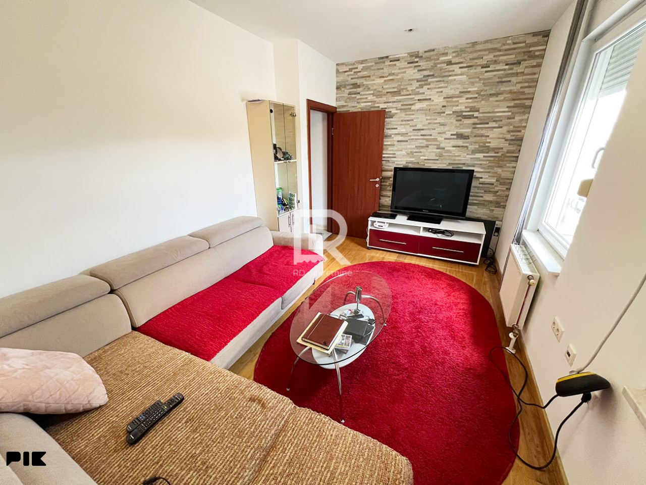 Na prodaju poslovni apartman, 45 m2, ulica Mladena Stojanovića 12