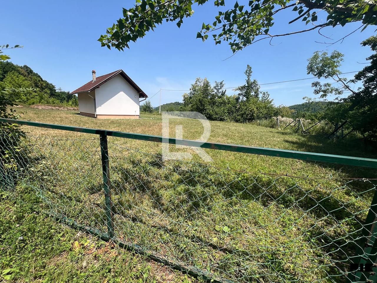 Na prodaju vikendica u Čelincu 40 m2, na placu od 1350 m2 10