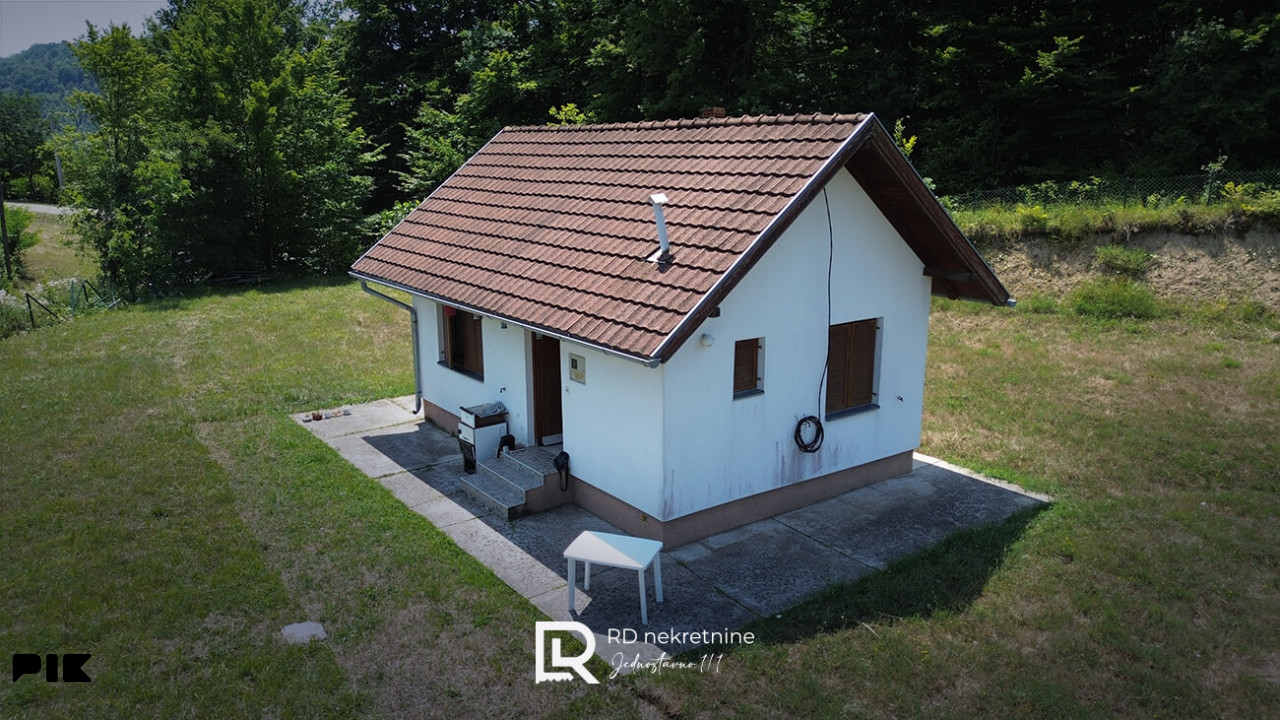 Na prodaju vikendica u Čelincu 40 m2, na placu od 1350 m2 8