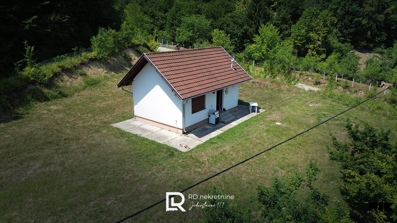 Na prodaju vikendica u Čelincu 40 m2, na placu od 1350 m2 9