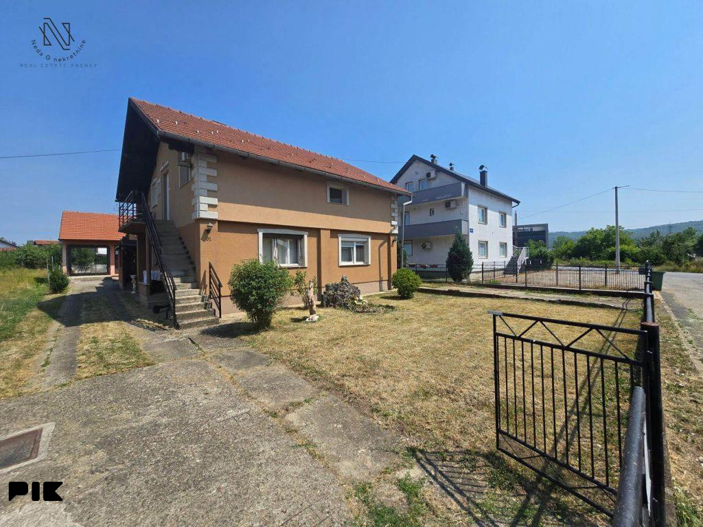 Kuća sa 5 apartmana i poslovnim prostorom u Budzaku 4