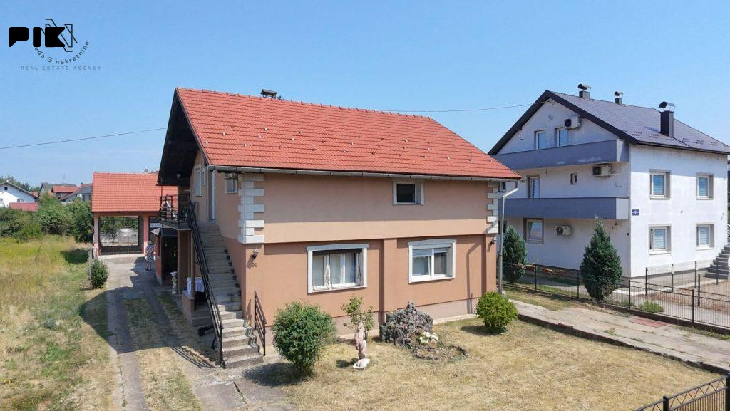 Kuća sa 5 apartmana i poslovnim prostorom u Budzaku