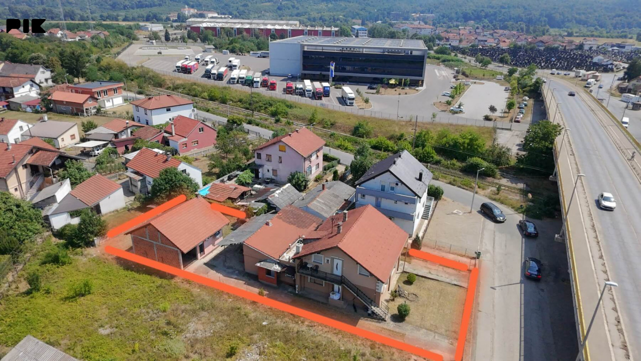 Kuća sa 5 apartmana i poslovnim prostorom u Budzaku 8