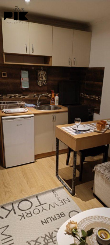 Kuća sa 5 apartmana i poslovnim prostorom u Budzaku 17