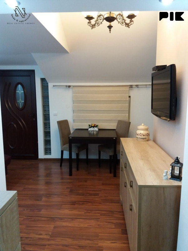 Kuća sa 5 apartmana i poslovnim prostorom u Budzaku 22