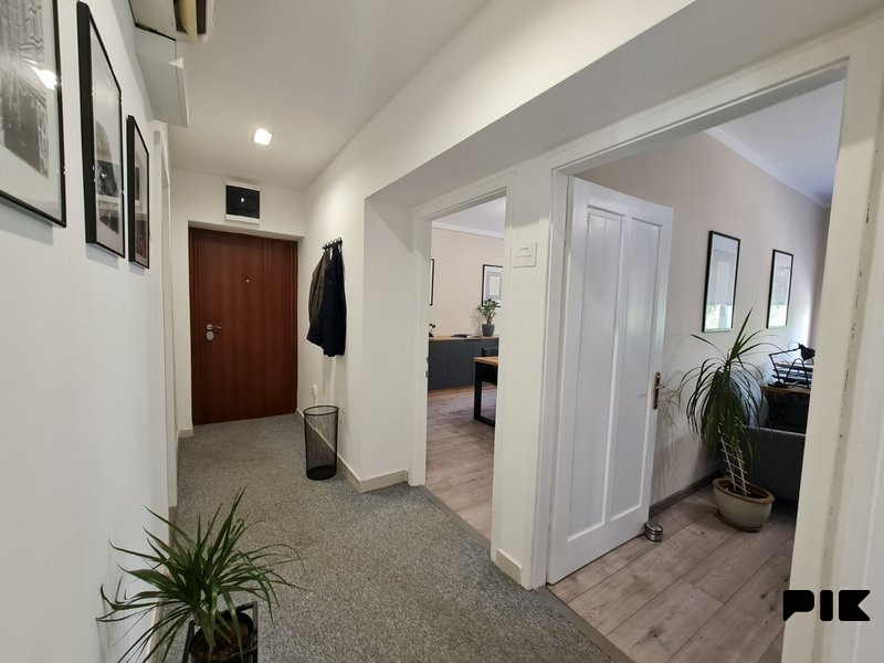 ODMAH USELJIV  - trosoban stan strogi centar Banja Luka 59m2 3