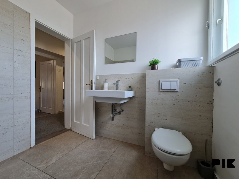 ODMAH USELJIV  - trosoban stan strogi centar Banja Luka 59m2 14
