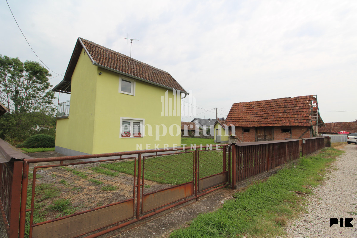 Useljiva kuća sa garažom u naselju Prijedor ID: 2756/BN 2