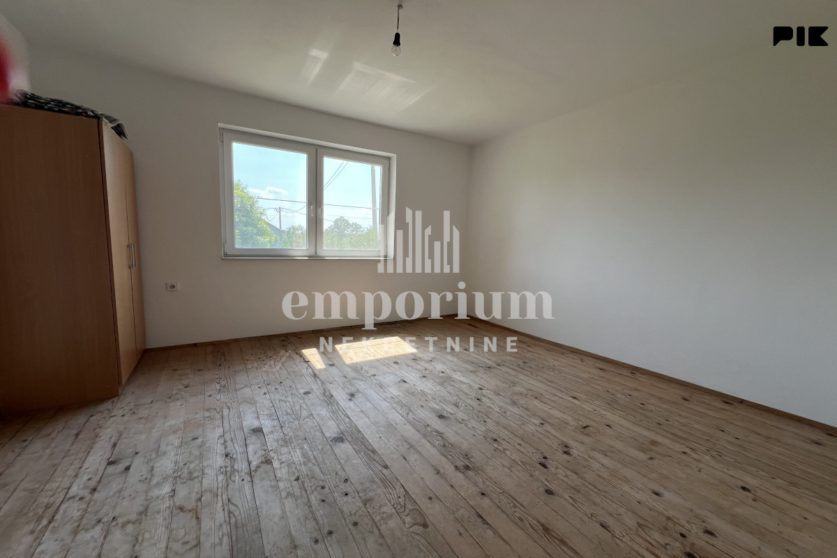 Kuća sa pomoćnim objektom i zemljištem od 14.034 m2 ID: 2754/EN 10