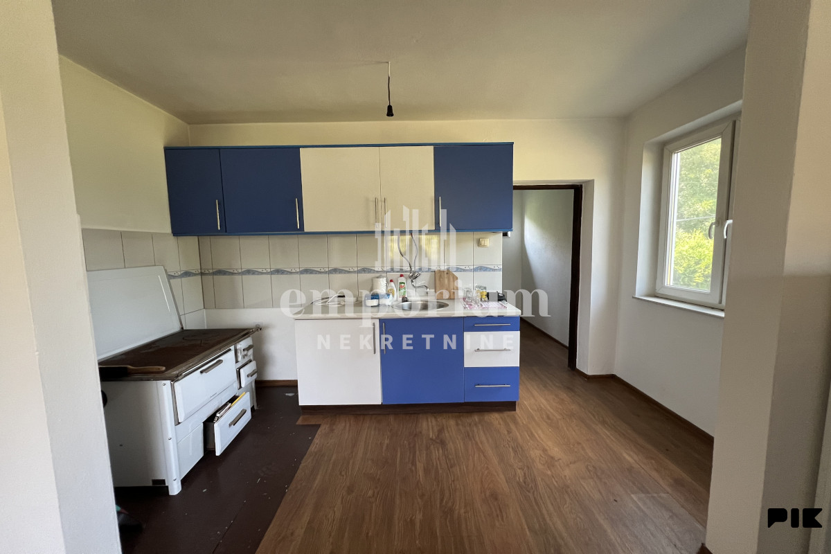 Kuća sa pomoćnim objektom i zemljištem od 14.034 m2 ID: 2754/EN 9