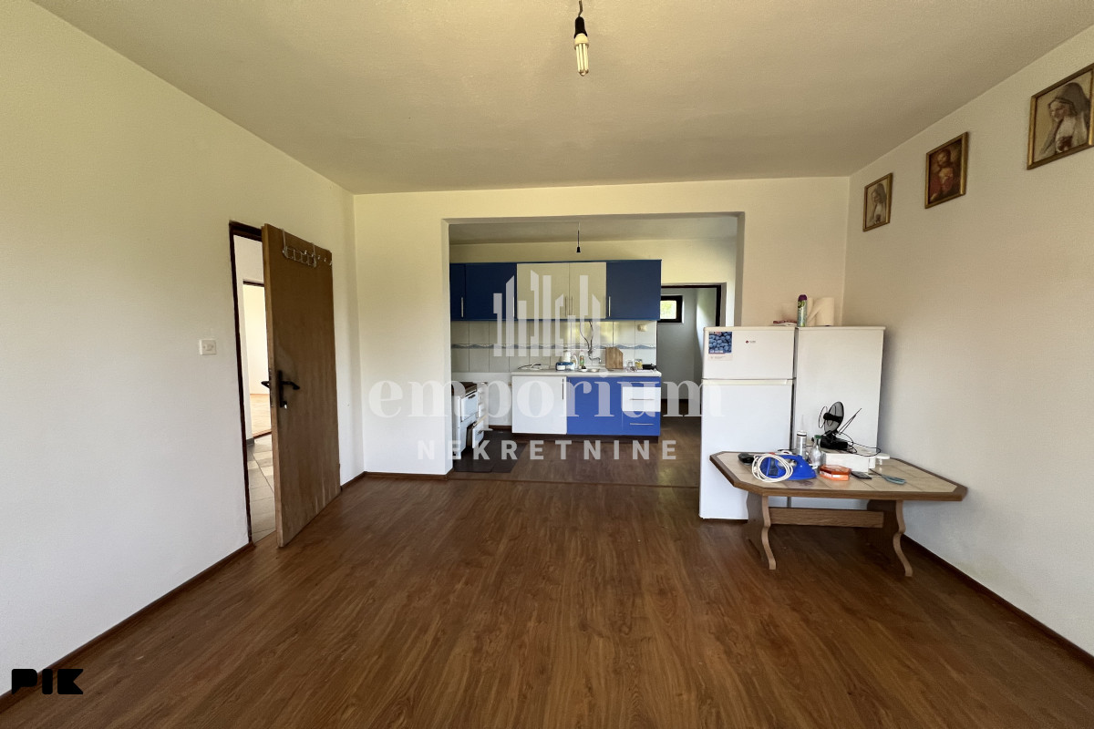 Kuća sa pomoćnim objektom i zemljištem od 14.034 m2 ID: 2754/EN 8