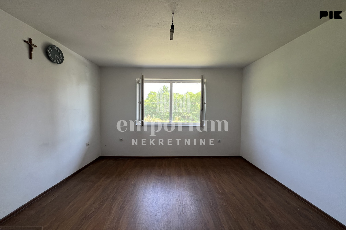 Kuća sa pomoćnim objektom i zemljištem od 14.034 m2 ID: 2754/EN 7