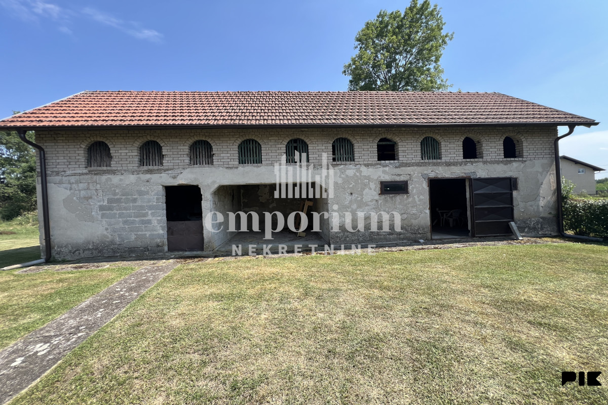 Kuća sa pomoćnim objektom i zemljištem od 14.034 m2 ID: 2754/EN 5