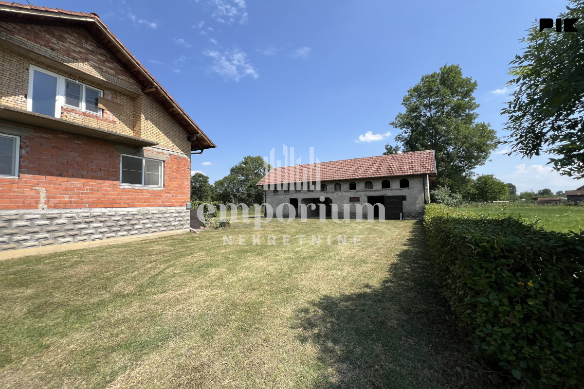 Kuća sa pomoćnim objektom i zemljištem od 14.034 m2 ID: 2754/EN 3