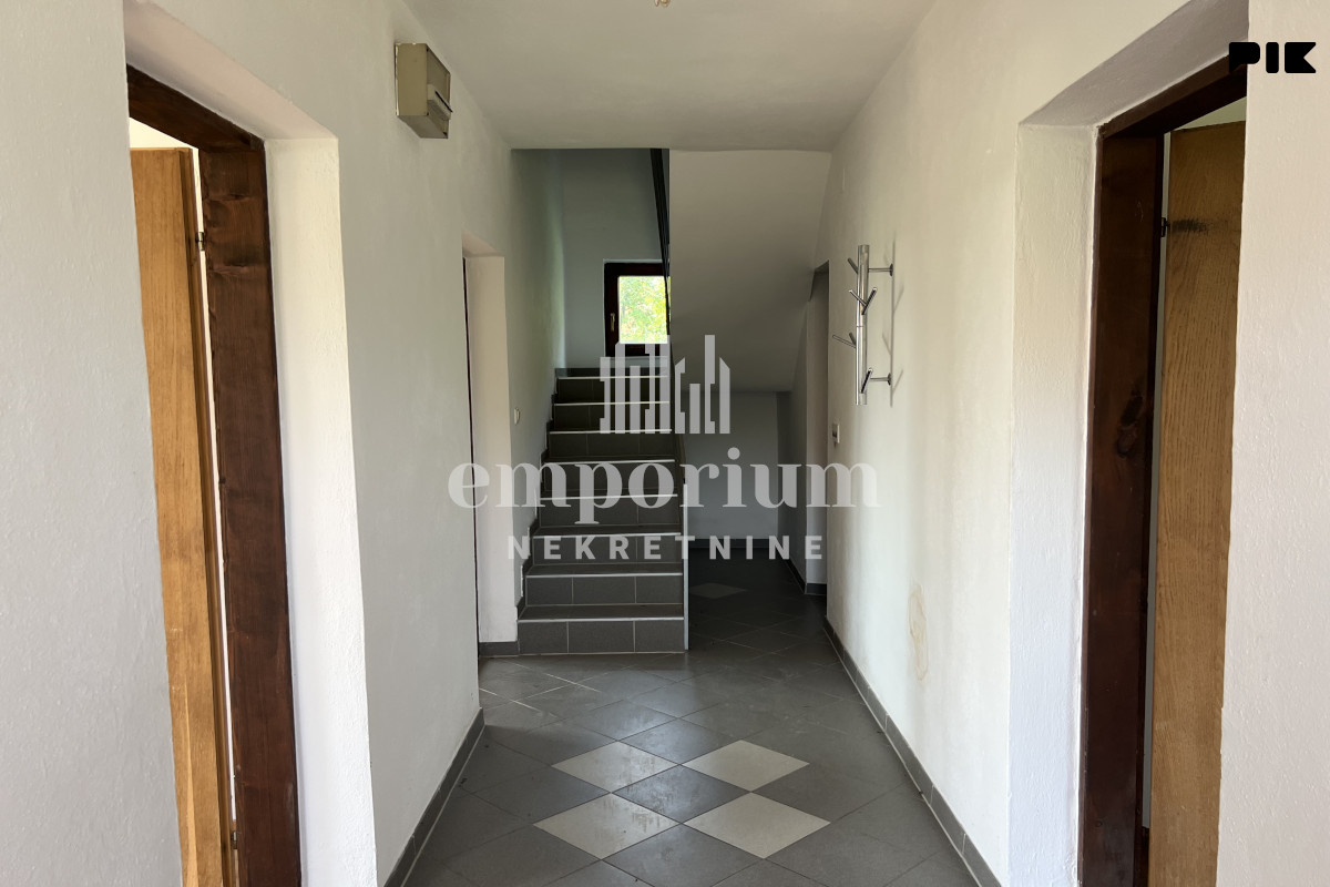 Kuća sa pomoćnim objektom i zemljištem od 14.034 m2 ID: 2754/EN 11