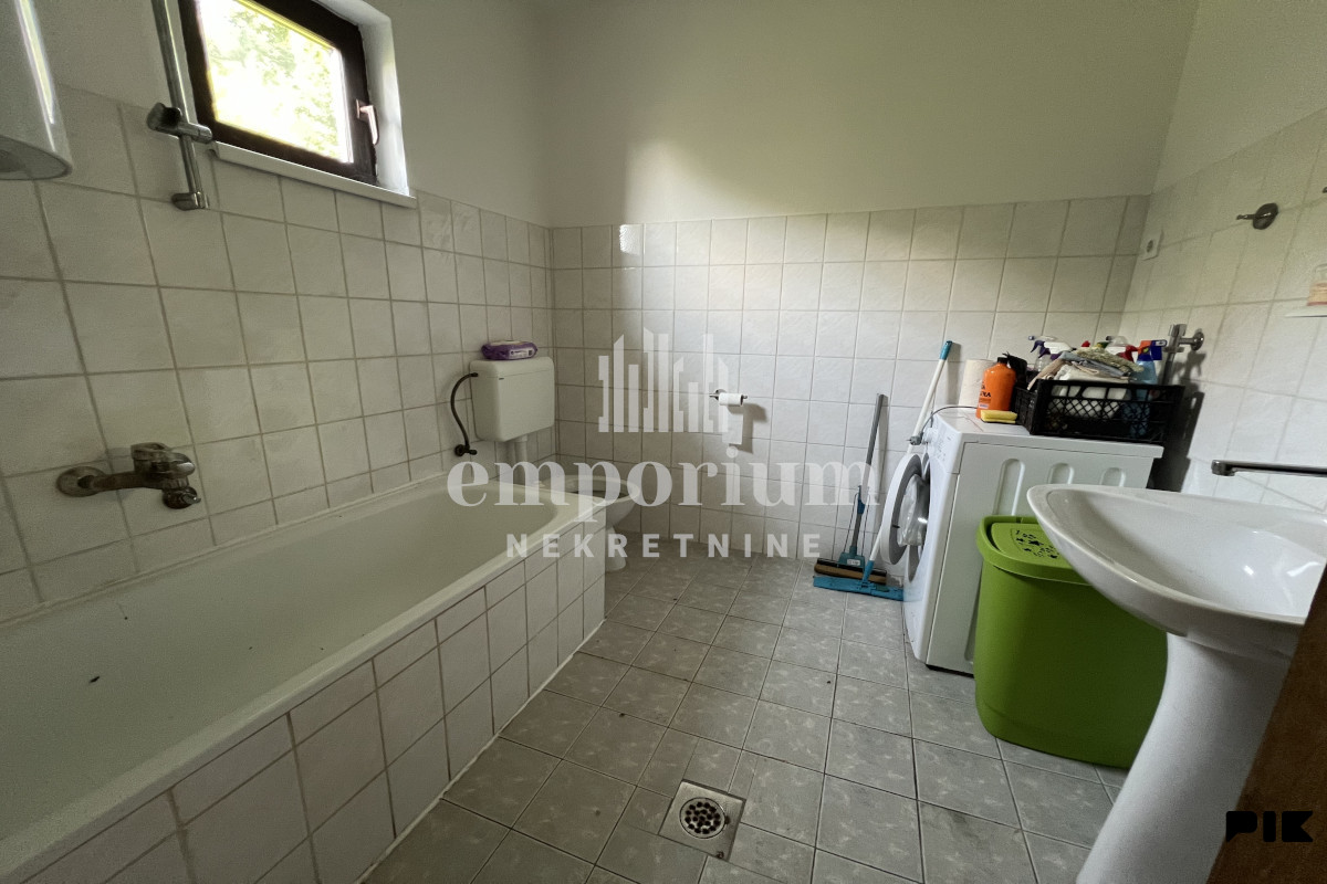 Kuća sa pomoćnim objektom i zemljištem od 14.034 m2 ID: 2754/EN 13
