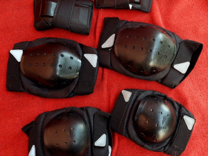 STITNICI ZA ROLE ROSLE ROLERE  CRIVIT GERMANY  Vel..L  NOVOO