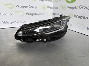 Far Volkswagen Golf 8 (fotografija 1)