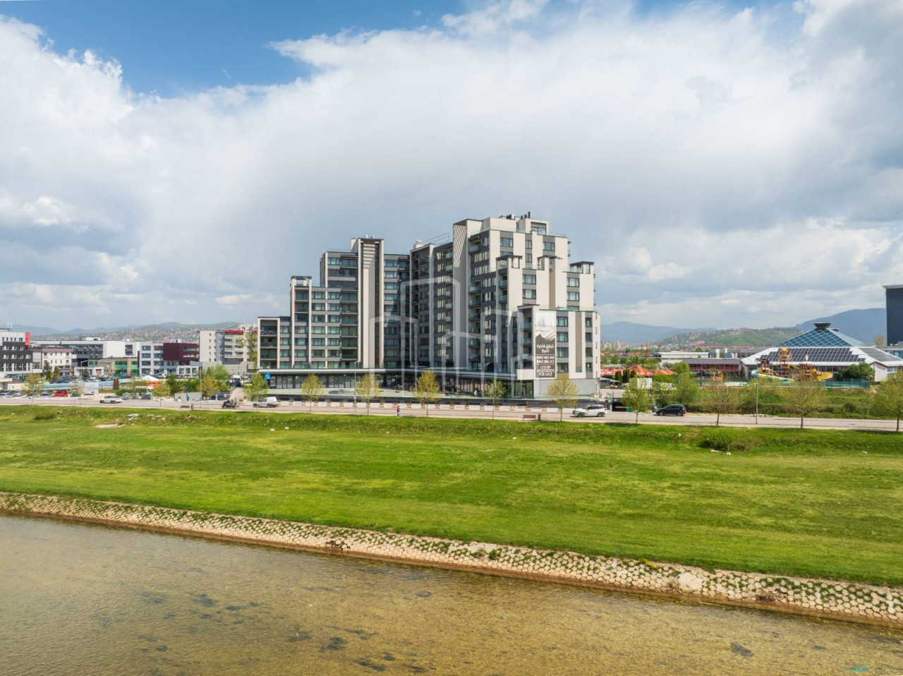 Prodaja trosoban stan Ilidža sa dvije spavaće sobe i dva kupatila 18