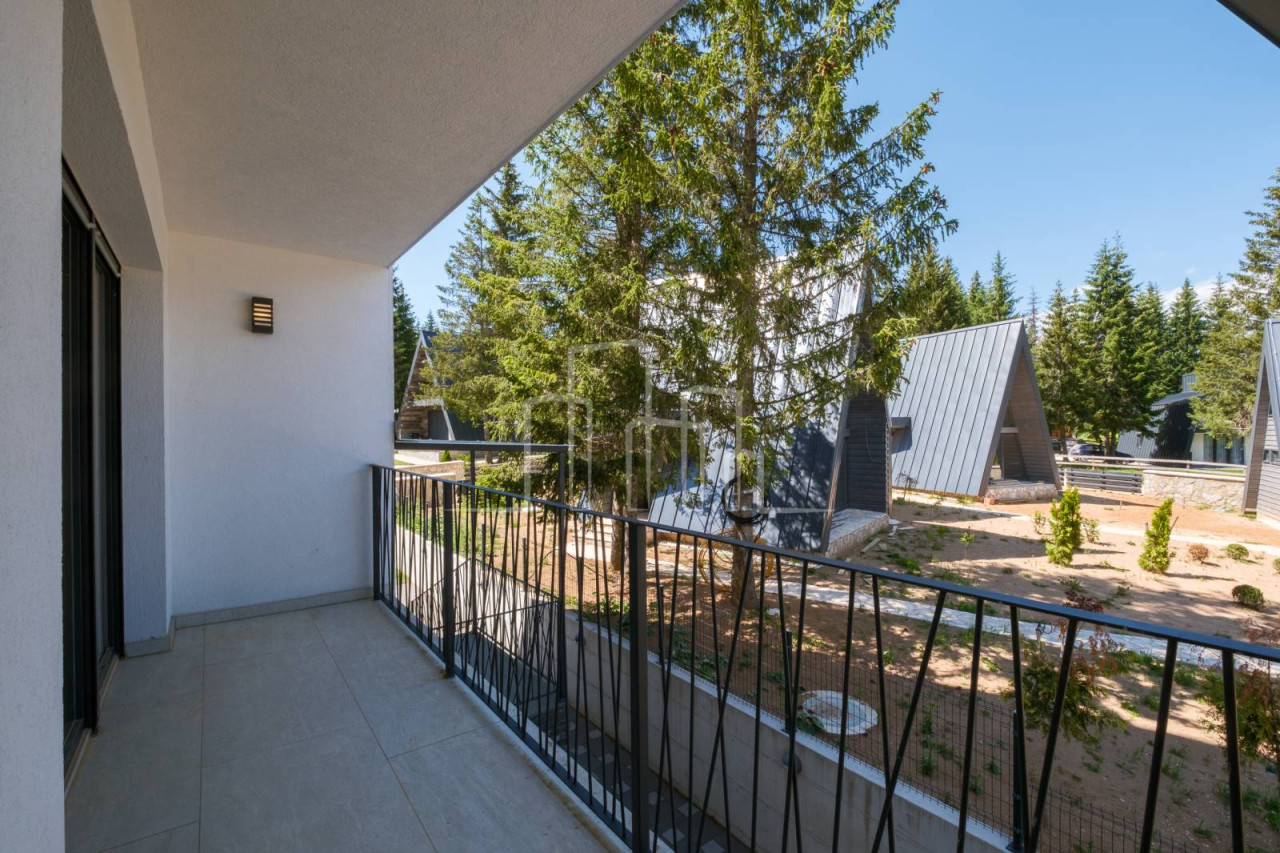 Prodaja apartman Jahorina Dvorišta opremljen dva balkona parking 11