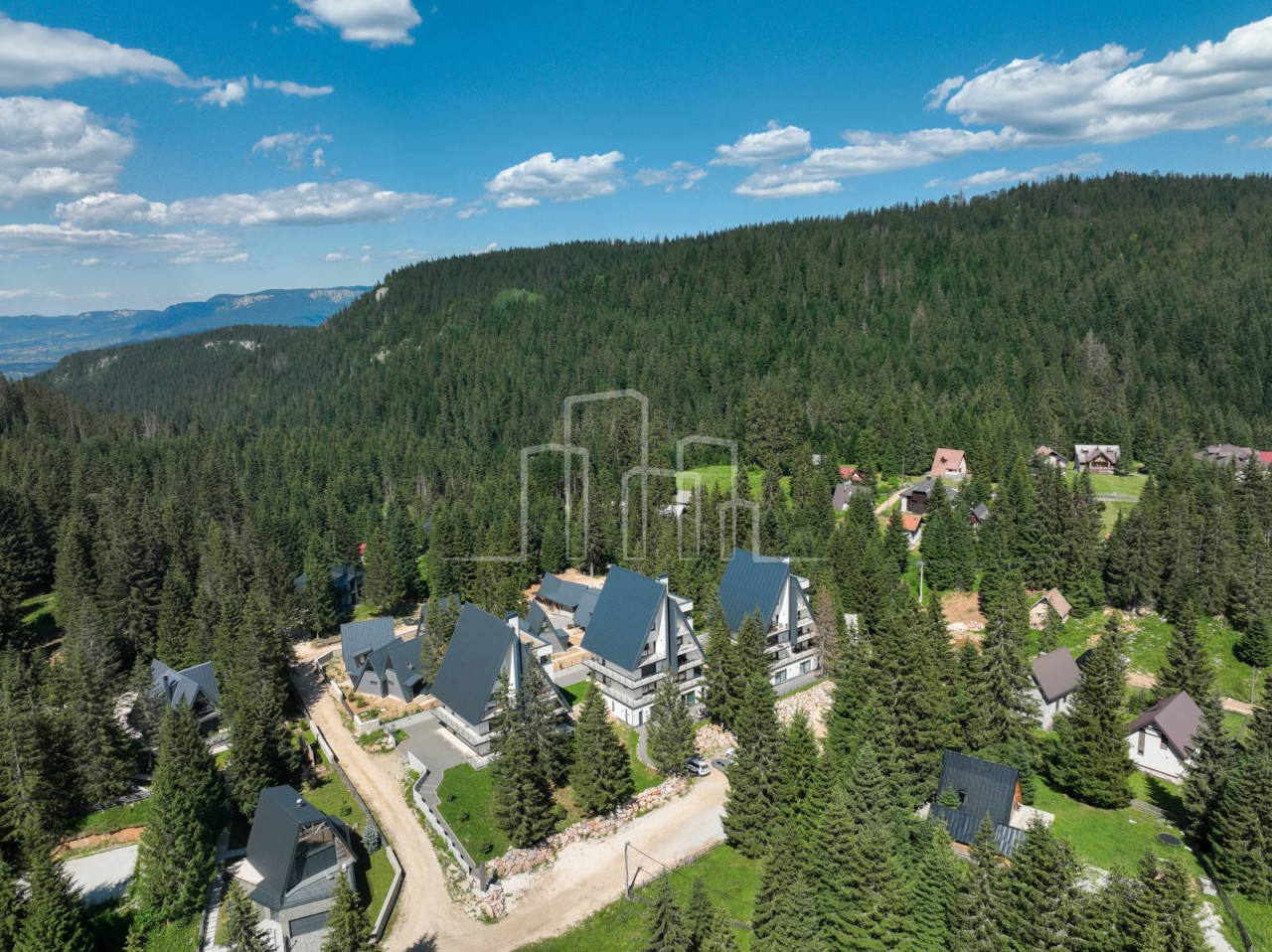 Prodaja apartman Jahorina Dvorišta opremljen dva balkona parking 23